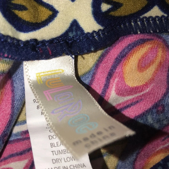 Lularoe tall and curvy modern print leggings - Picture 3 of 5